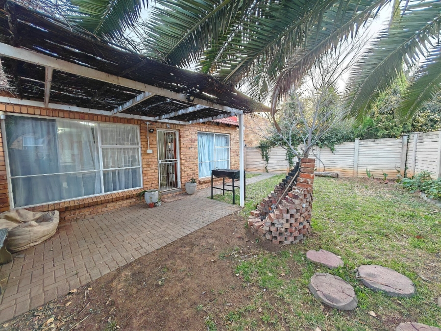 2 Bedroom Property for Sale in Langenhovenpark Free State